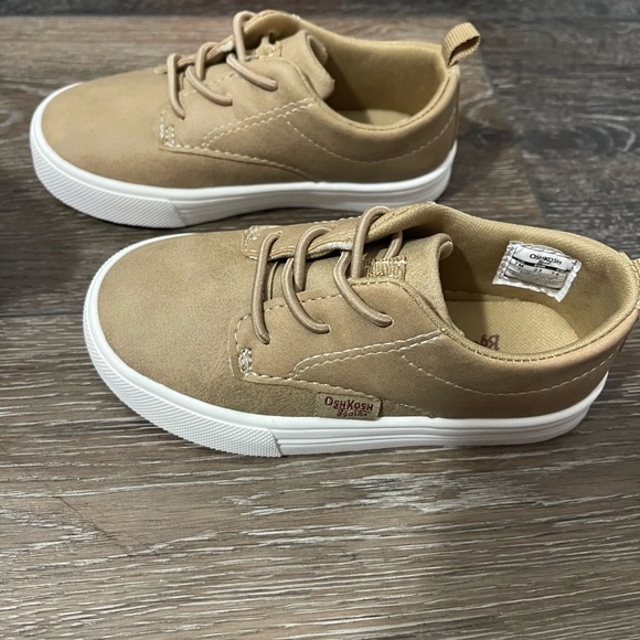 Brand New- in box Osh Kosh toddler boy dress shoes size 7 - Picture 3 of 6